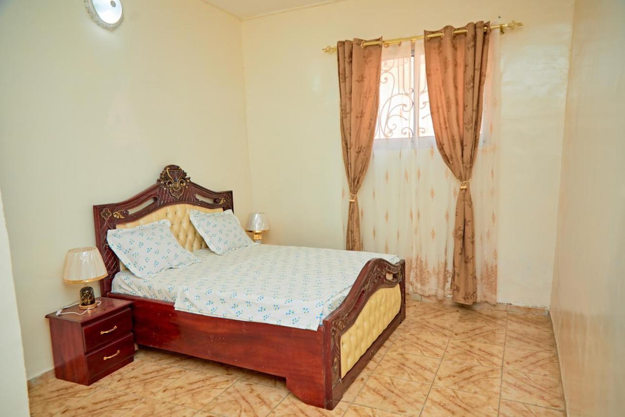 Appartement Avec Vue Panoramique Two Or Three Rooms Yaounde Exterior photo